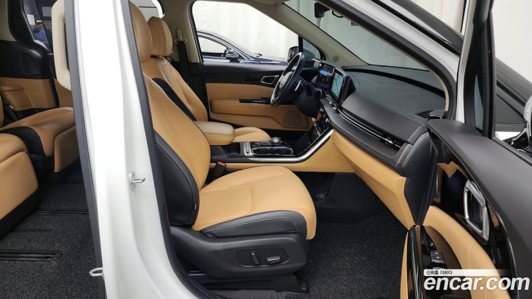 Kia Carnival 7-Seater Signature, 2023