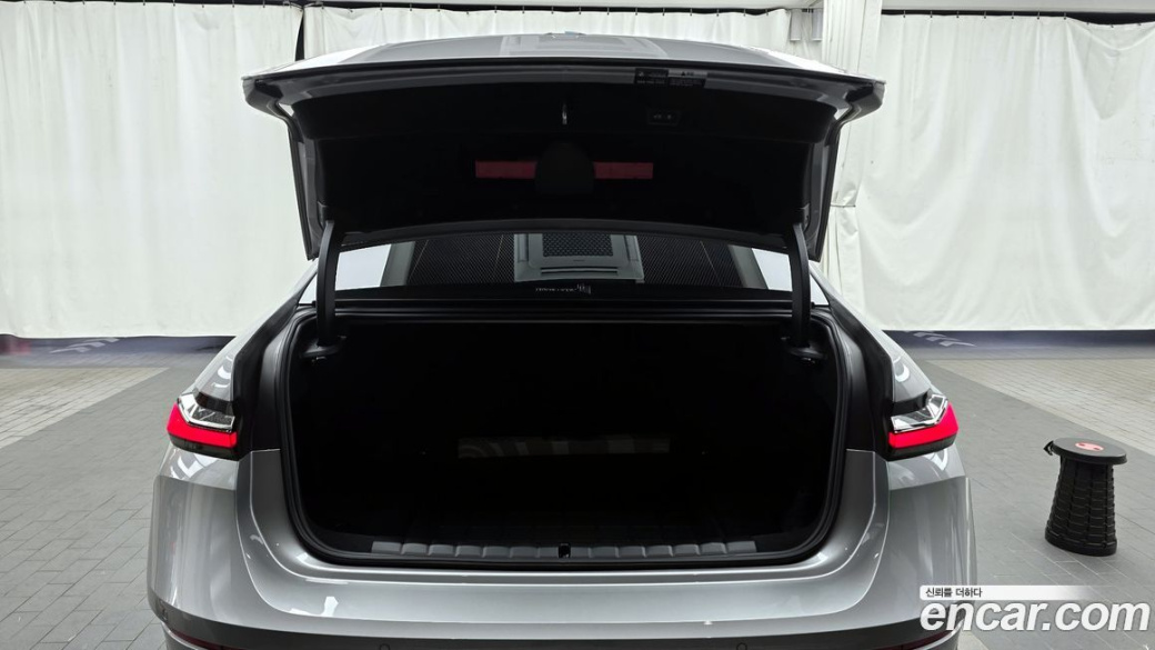 BMW 7-Series 740i xDrive Classic Silver Edition, 2024