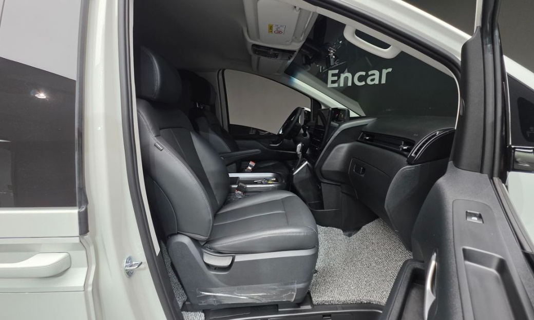 Hyundai Staria Cargo 5-Seater, 2025