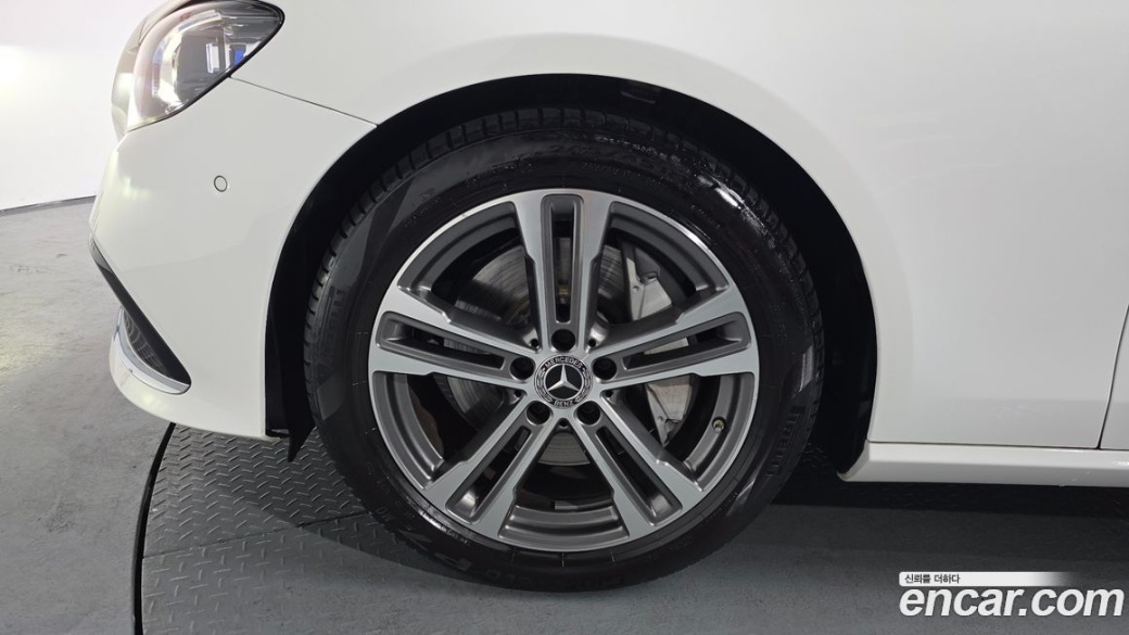 Mercedes-Benz E-Class E350 4MATIC Avantgarde, 2022