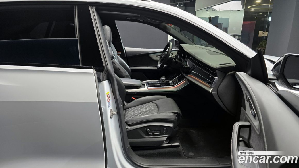 Audi Q8 55 TFSI Quattro Premium, 2023