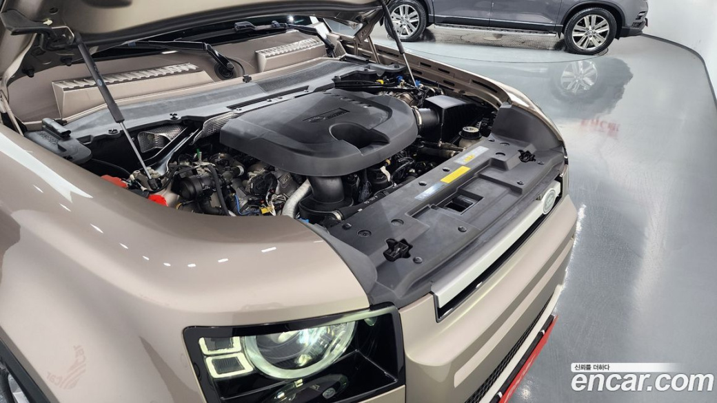 Land Rover Defender 110 D300 HSE, 2023