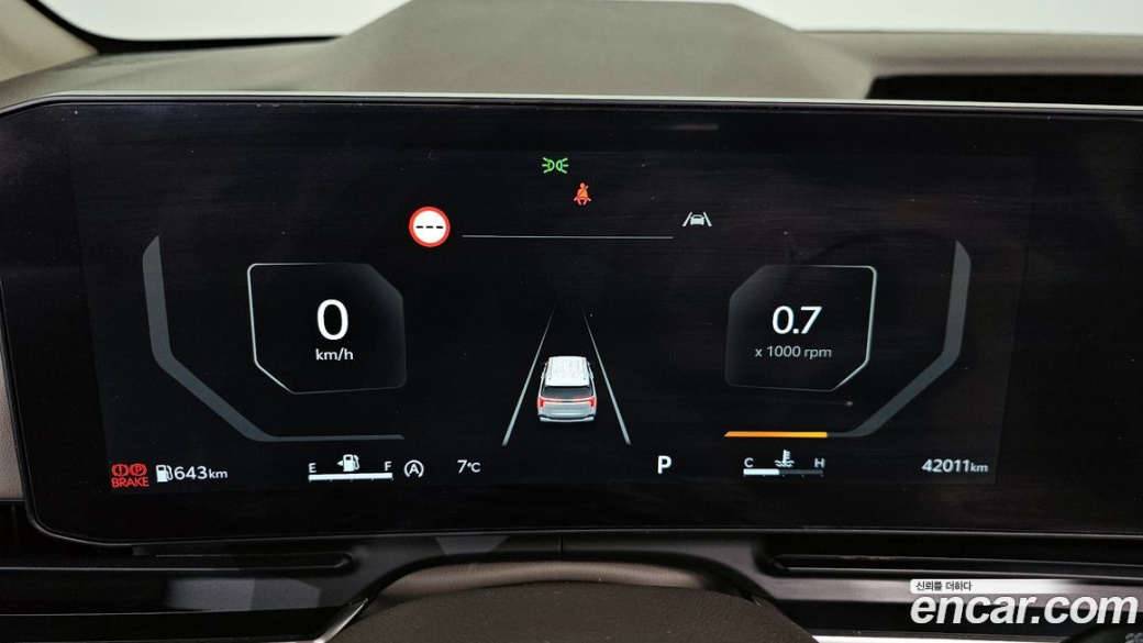 Kia Carnival 9-Seater Signature, 2024