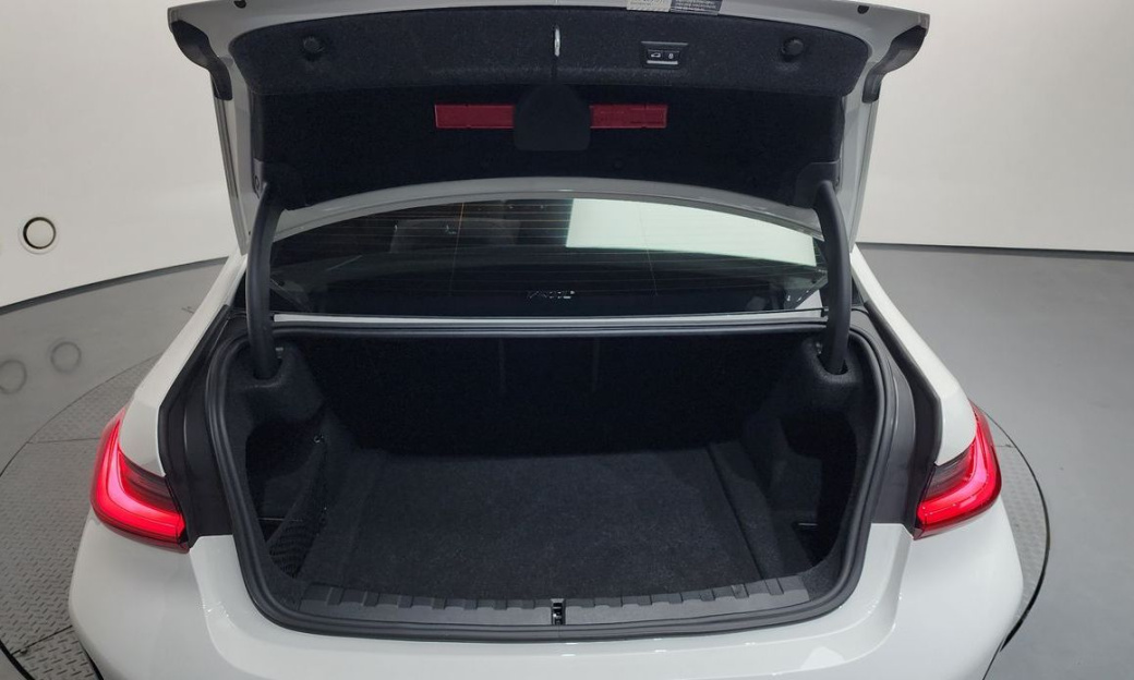 BMW 3-Series 320i M Sport, 2024