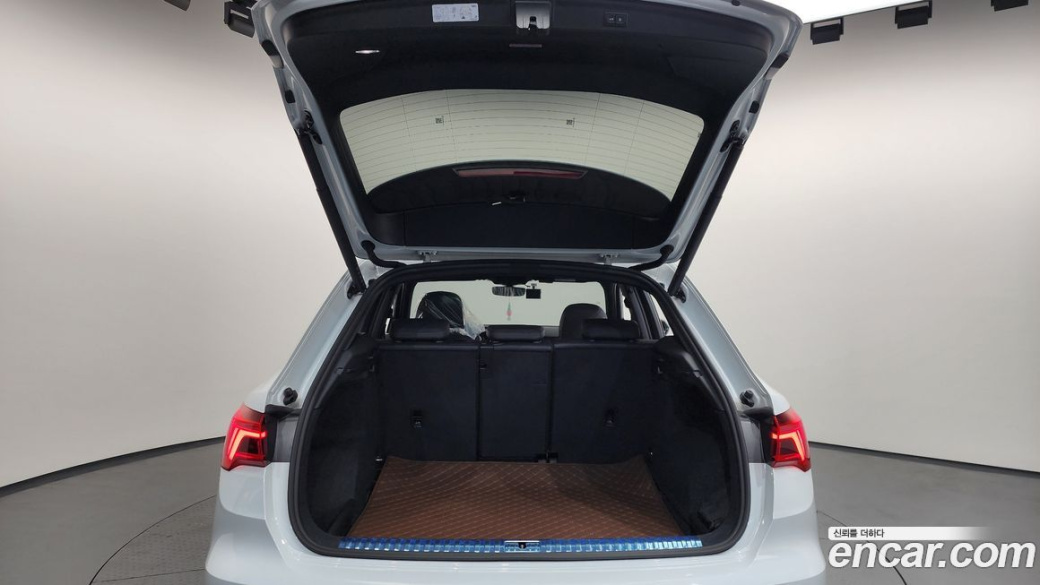 Audi Q3 35 TDI Premium, 2025