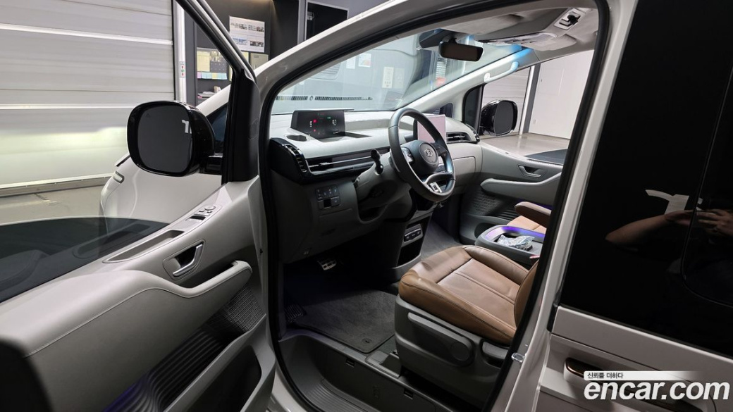 Hyundai Staria 2WD Camping Car, 2024