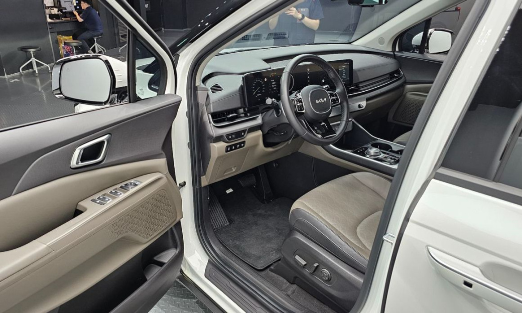 Kia Carnival 9-Seater Noblesse, 2024