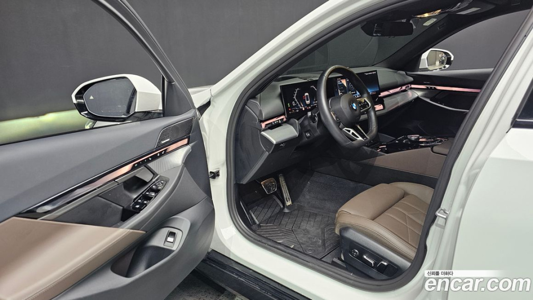 BMW 5-Series 520i M Sport, 2025