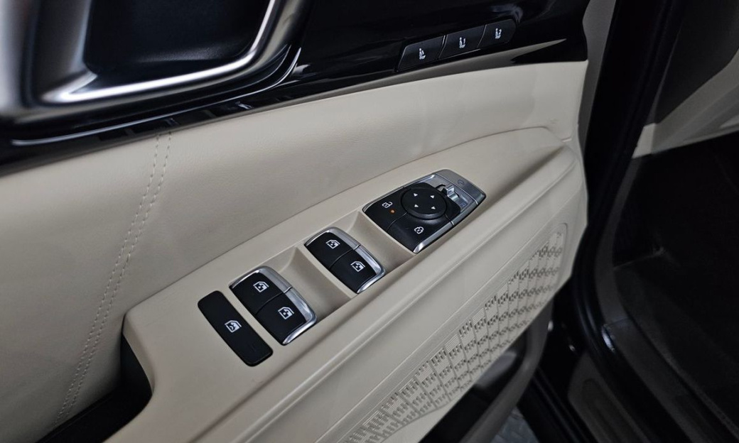 Kia Carnival 7-Seater Signature, 2024