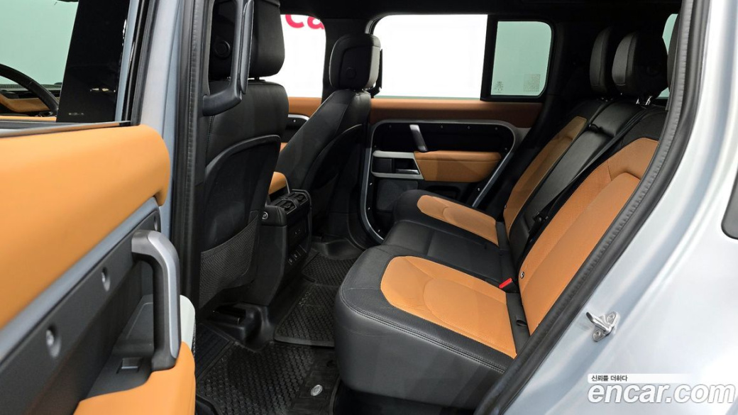 Land Rover Defender 110 P300 X-Dynamic SE, 2024