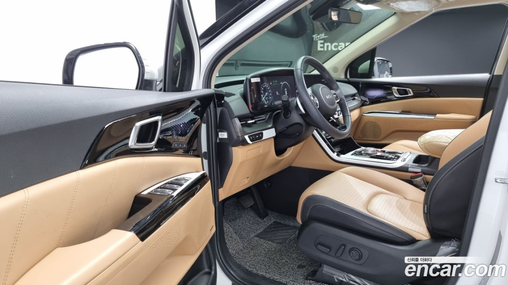 Kia Carnival 7-Seater Signature, 2023