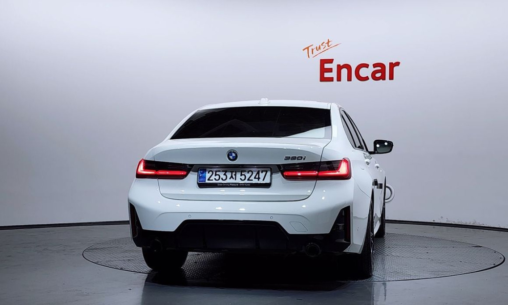 BMW 3-Series 320i M Sport, 2024