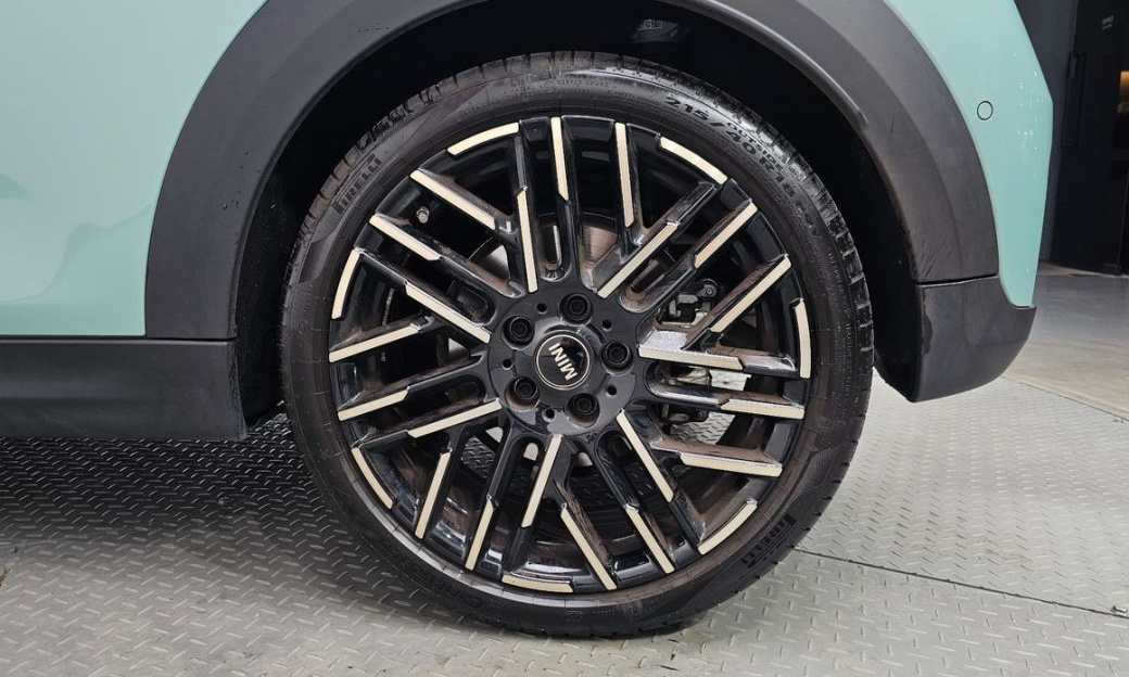 Mini Cooper Favoured, 2025