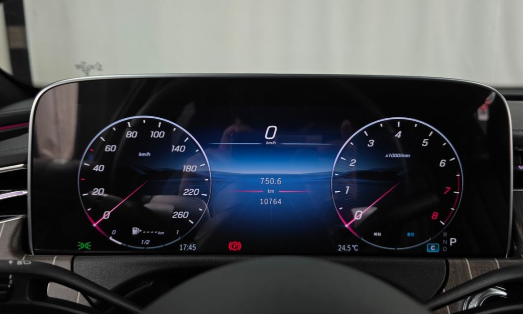 Mercedes-Benz E-Class E300 4MATIC Exclusive, 2024