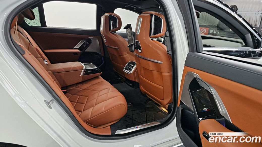 BMW 7-Series 740d xDrive M Sport, 2025