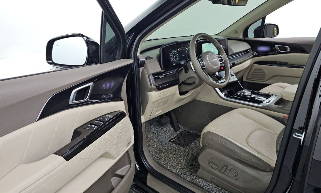 Kia Carnival 9-Seater Signature, 2023