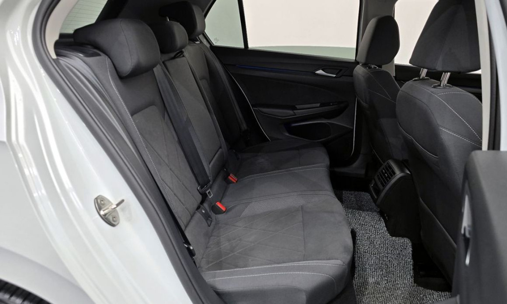 Volkswagen Golf 2.0 TDI Prestige, 2024