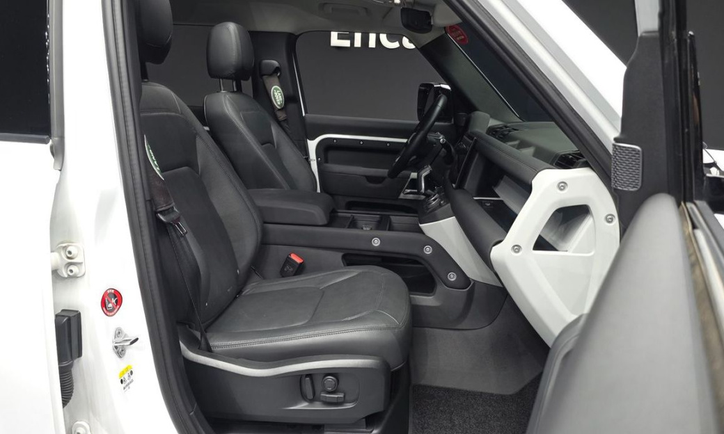 Land Rover Defender 110 D250 SE, 2023