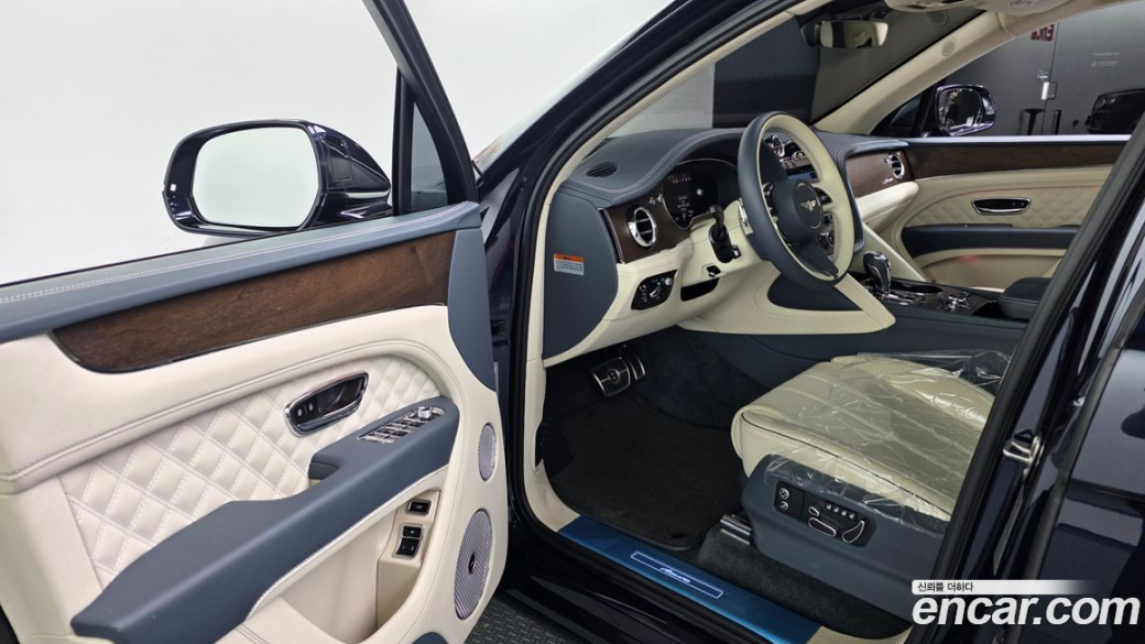 Bentley Bentayga 4.0 V8 Azure, 2023