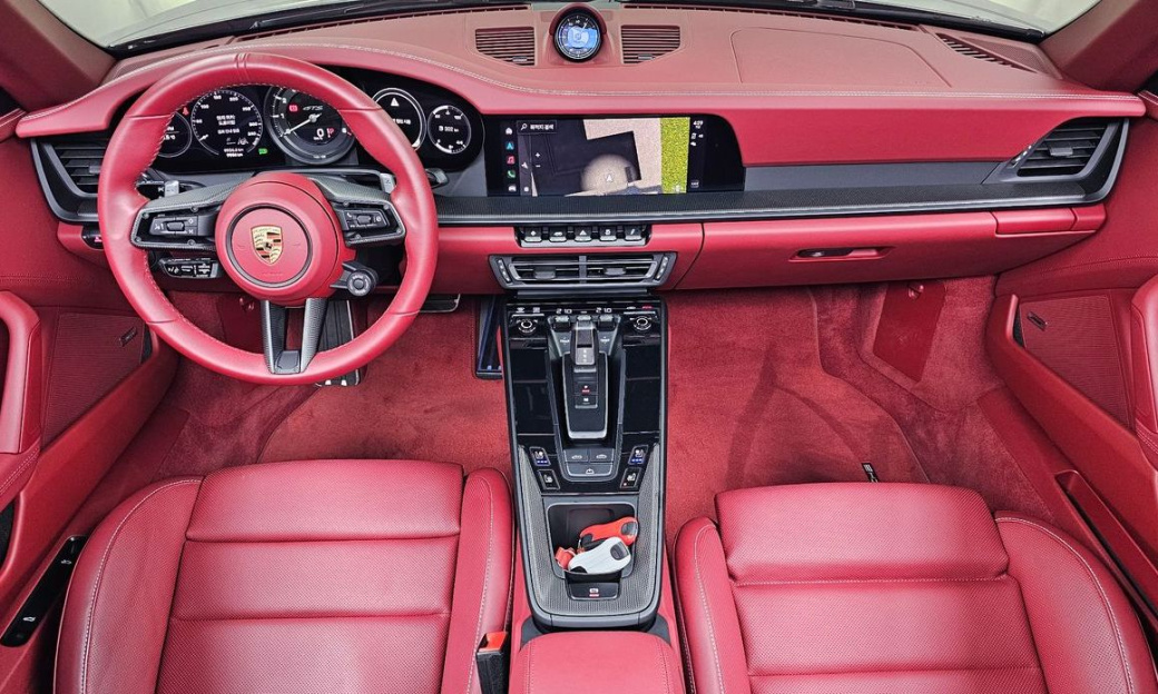 Porsche 911 Carrera 4 GTS Cabriolet, 2023