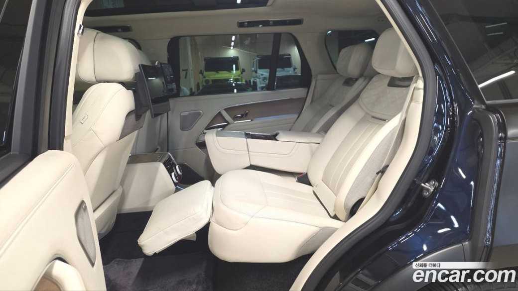 Land Rover Range Rover P530 SV Long Wheel Base, 2023
