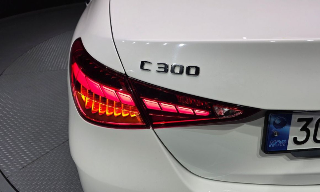 Mercedes-Benz C-Class C300 4MATIC AMG Line, 2023