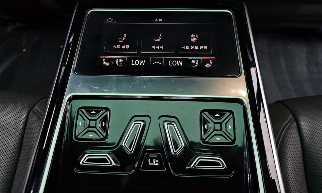 Audi A8 55 TFSI Quattro Premium LWB, 2023