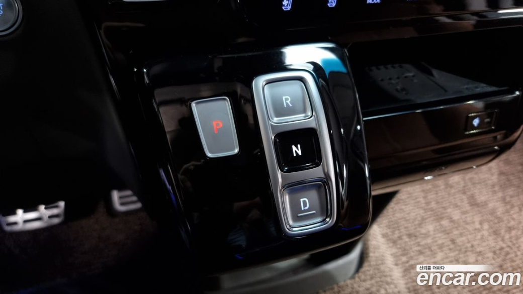 Hyundai Staria 4WD Lounge 7-Seater, 2023