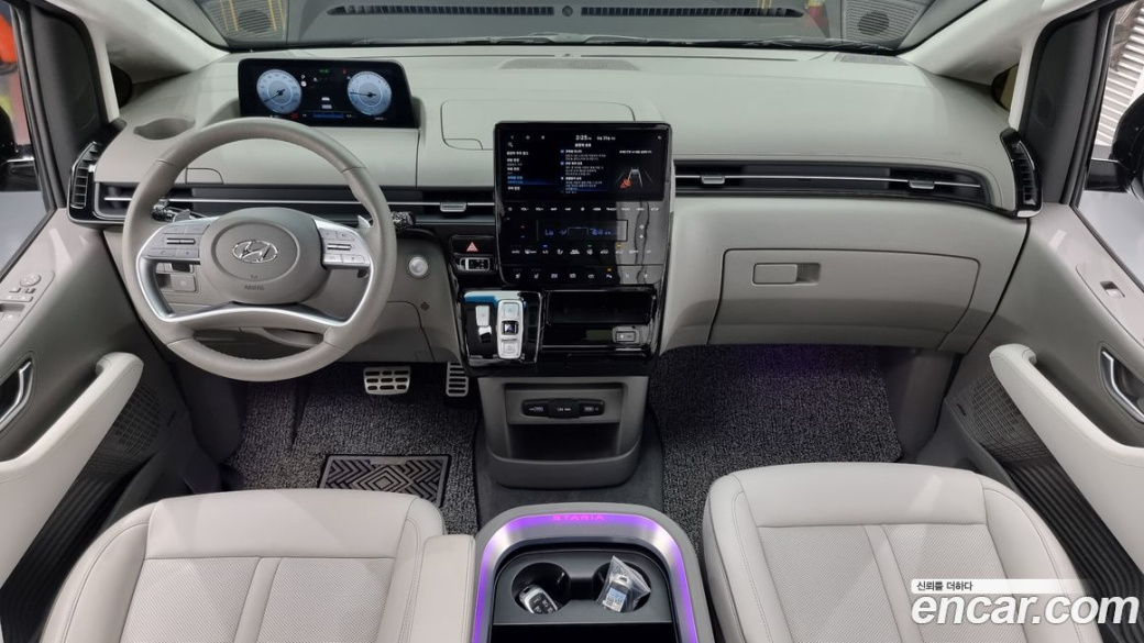 Hyundai Staria 4WD Lounge 7-Seater, 2024