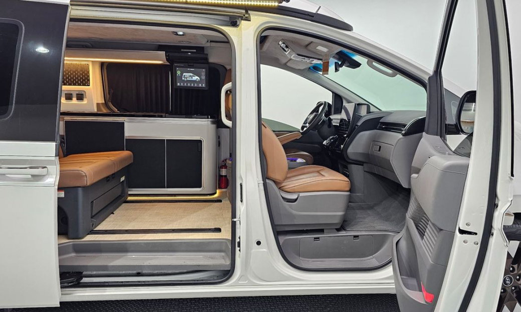 Hyundai Staria 2WD Camping Car, 2024
