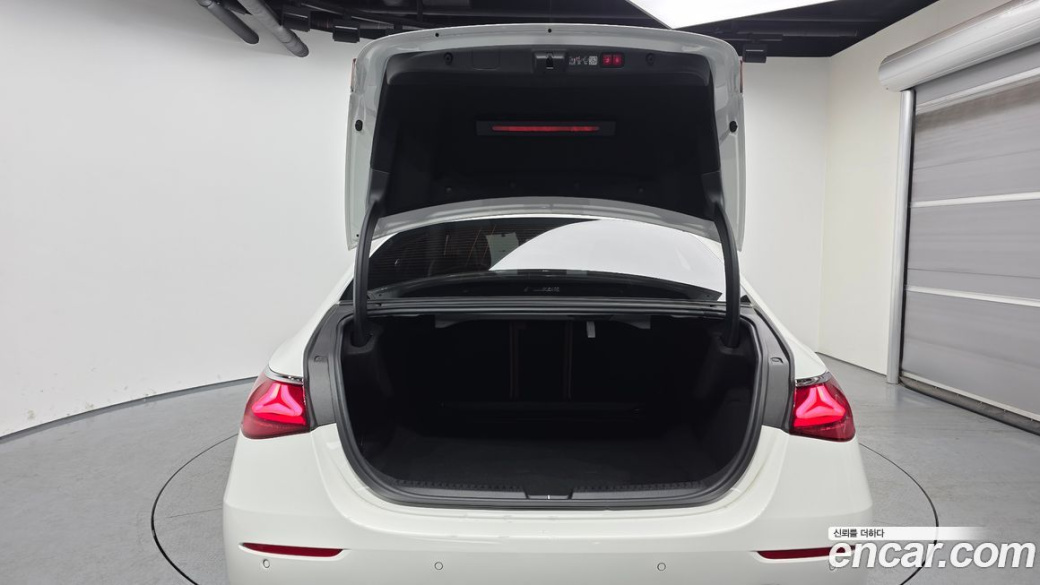 Mercedes-Benz E-Class E200 Avantgarde, 2024