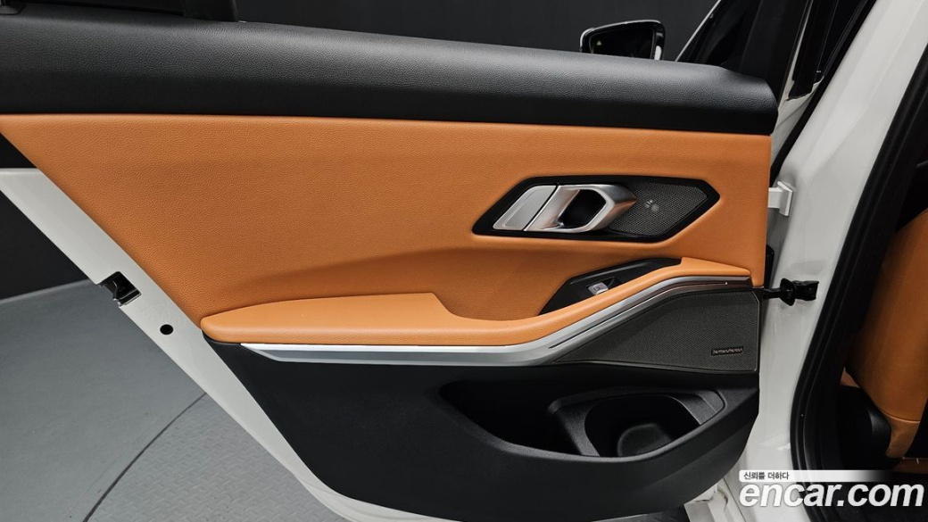 BMW 3-Series 320i M Sport, 2024