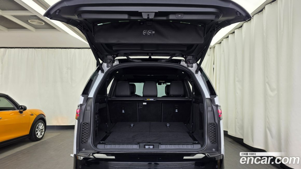 Land Rover Discovery P360 R-Dynamic SE, 2023