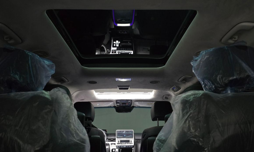 Hyundai Staria 4WD Lounge 9-Seater, 2025