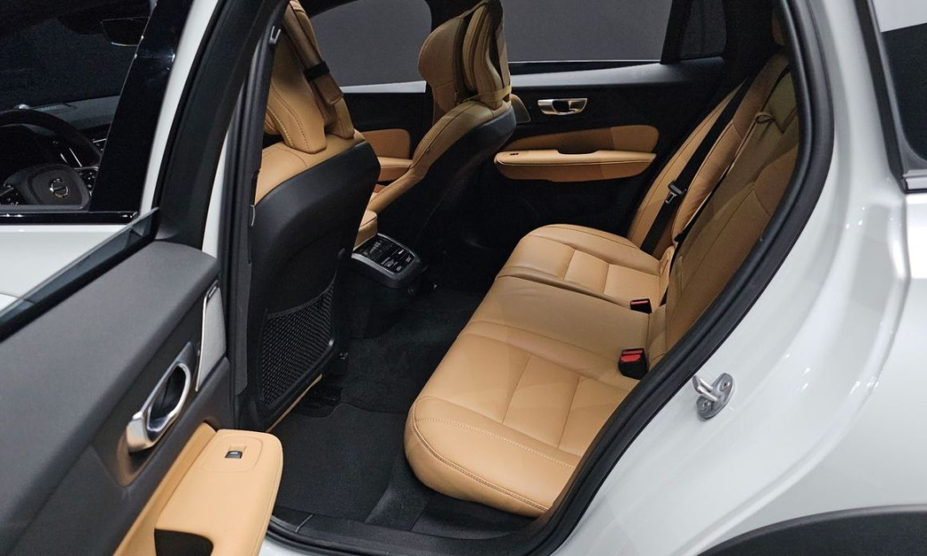 Volvo V60 B5 Ultimate AWD, 2024