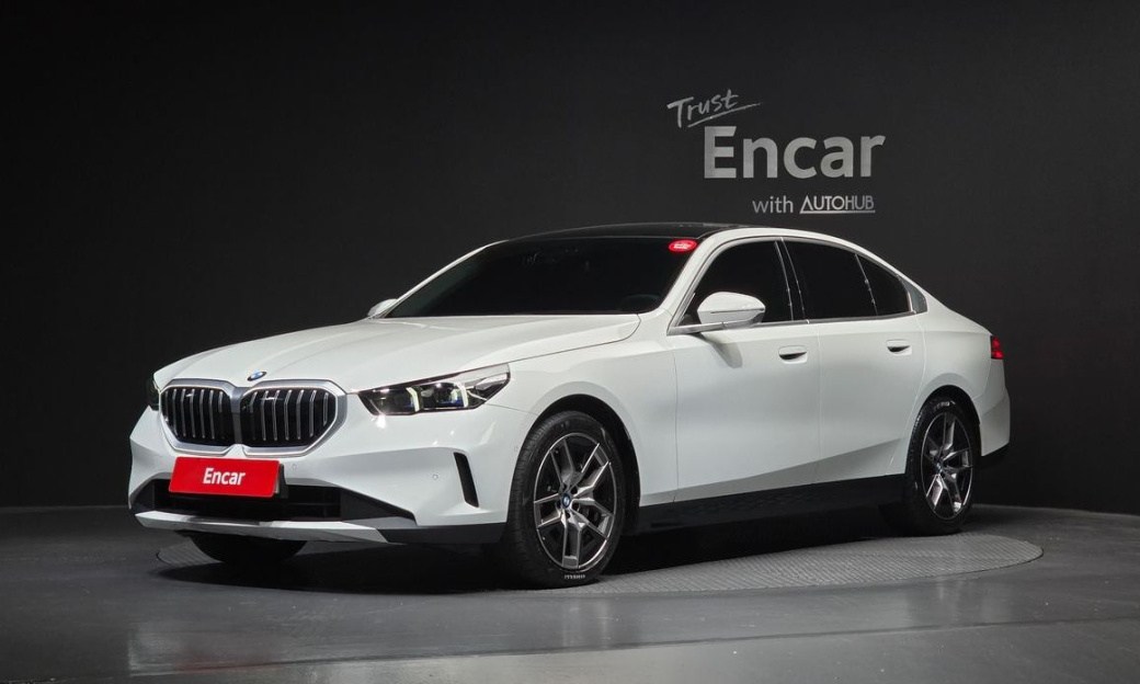 BMW 5-Series 530i xDrive, 2024