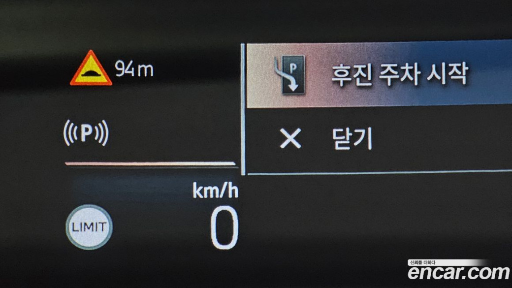BMW 2-Series 220i Luxury, 2024