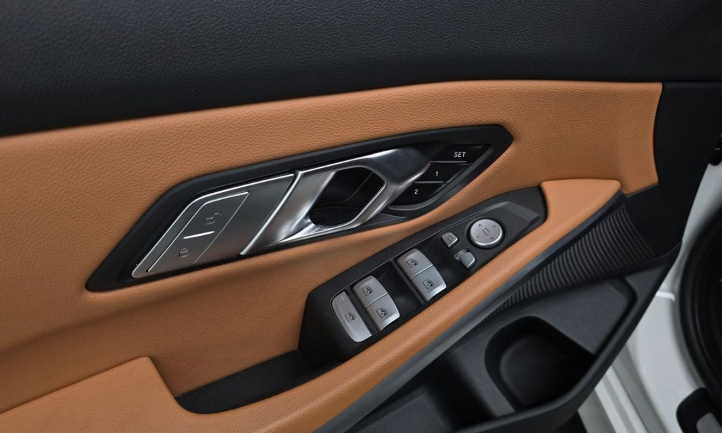 BMW 3-Series 320i, 2024