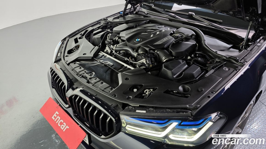 BMW 5-Series M550i xDrive, 2023