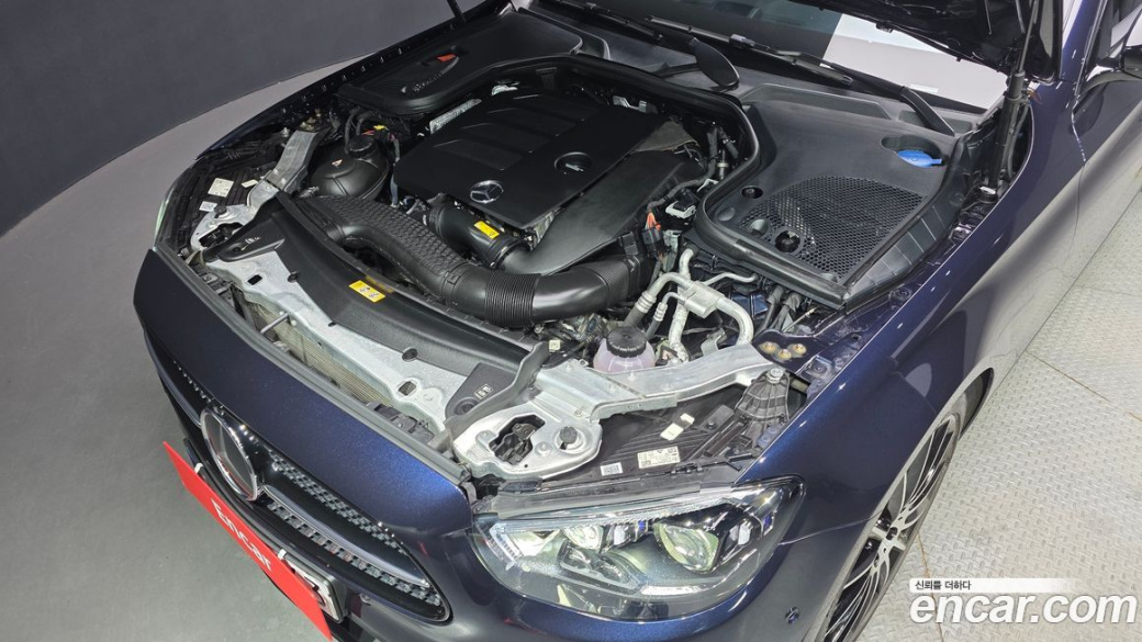 Mercedes-Benz E-Class E350 4MATIC AMG Line, 2023