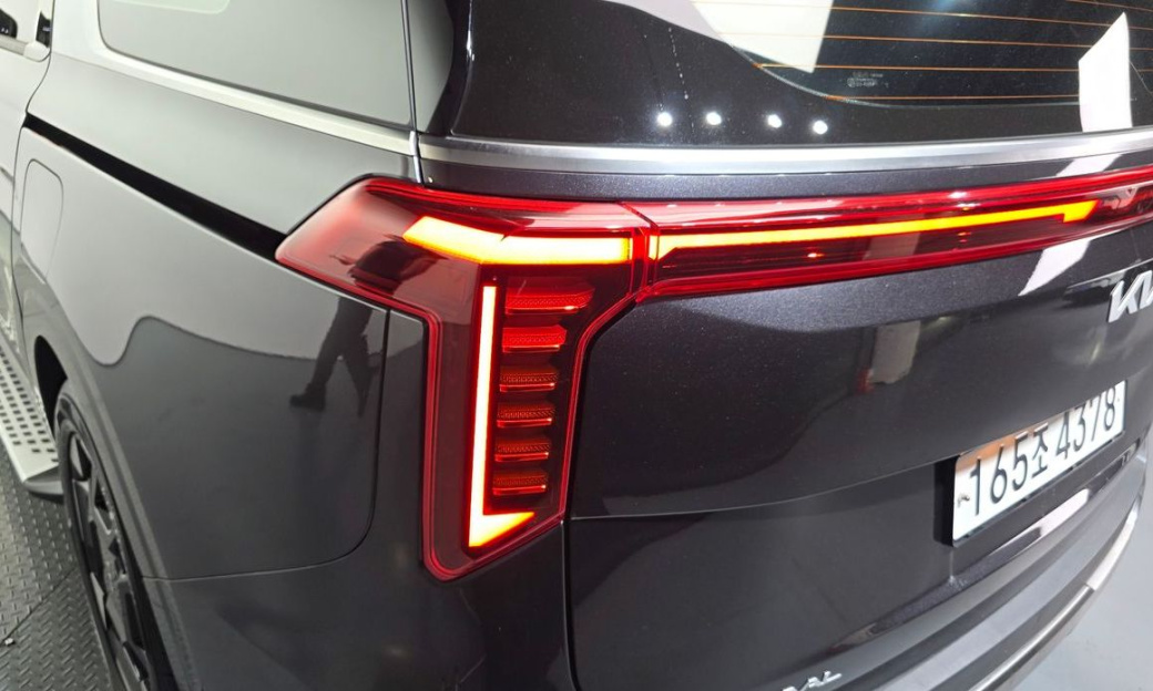 Kia Carnival 7-Seater Signature, 2024