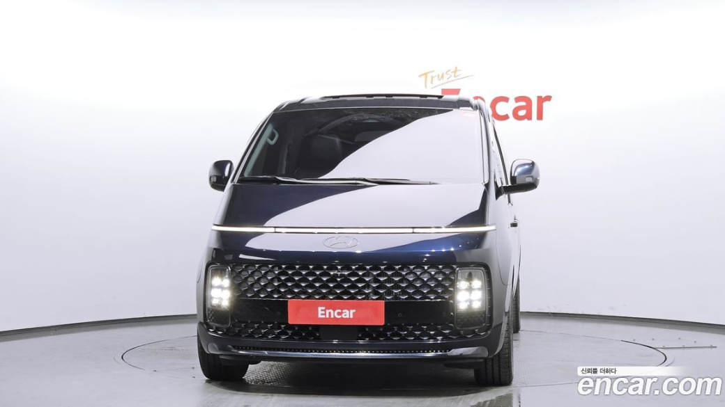 Hyundai Staria 4WD Lounge 9-Seater, 2025