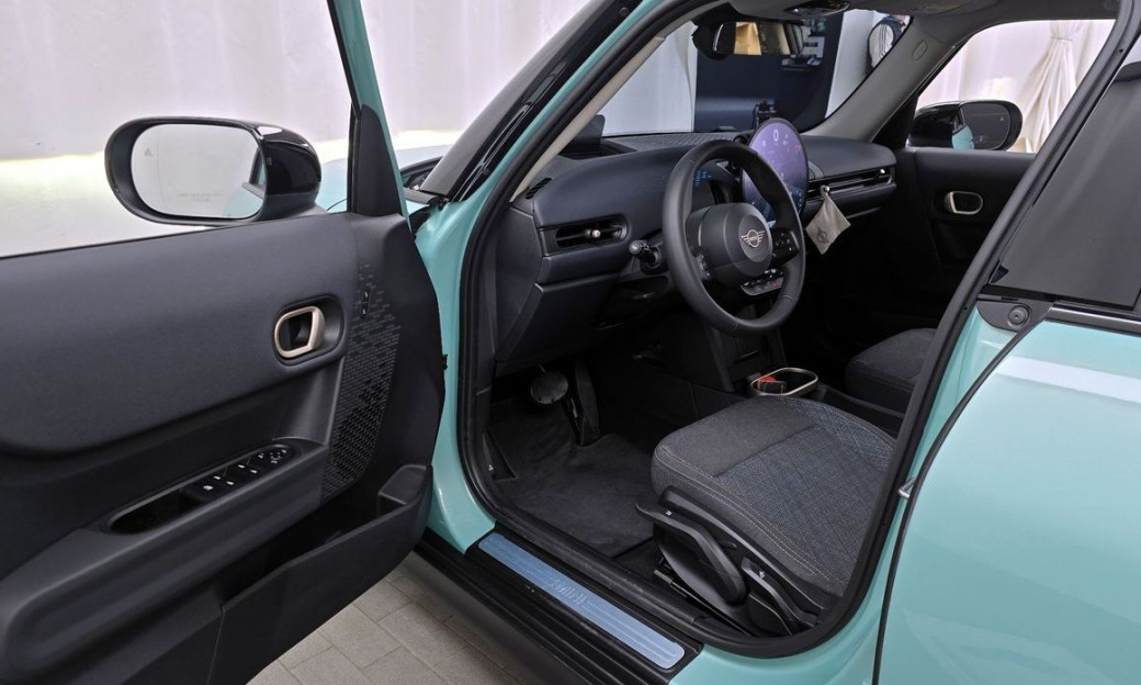 Mini Cooper 5Door Essential, 2025