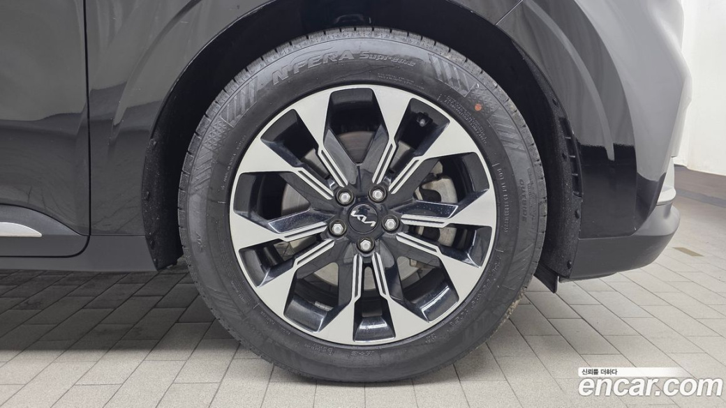 Kia Carnival 9-Seater Signature, 2023