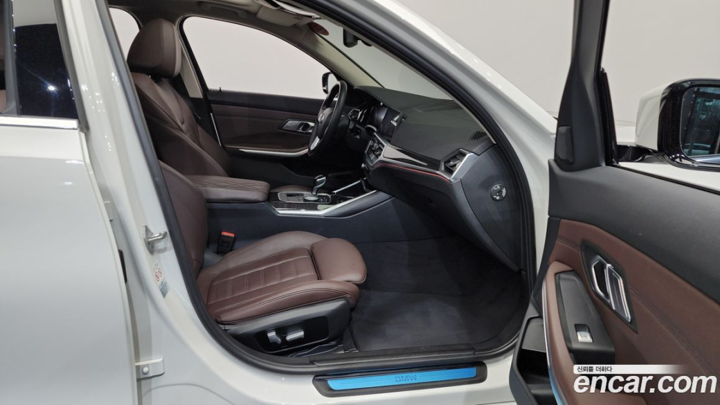 BMW 3-Series 320d Touring Luxury, 2022