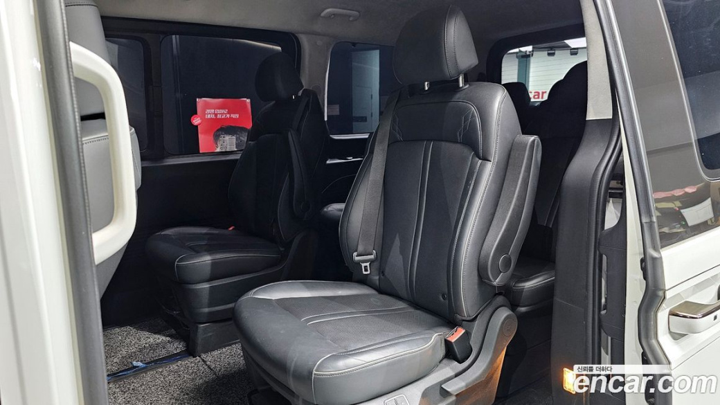 Hyundai Staria Lounge 9-Seater, 2022