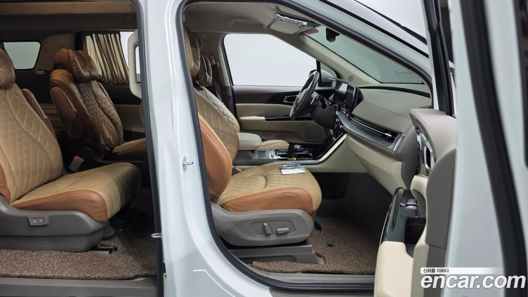 Kia Carnival 9-Seater Hi-Limousine, 2023
