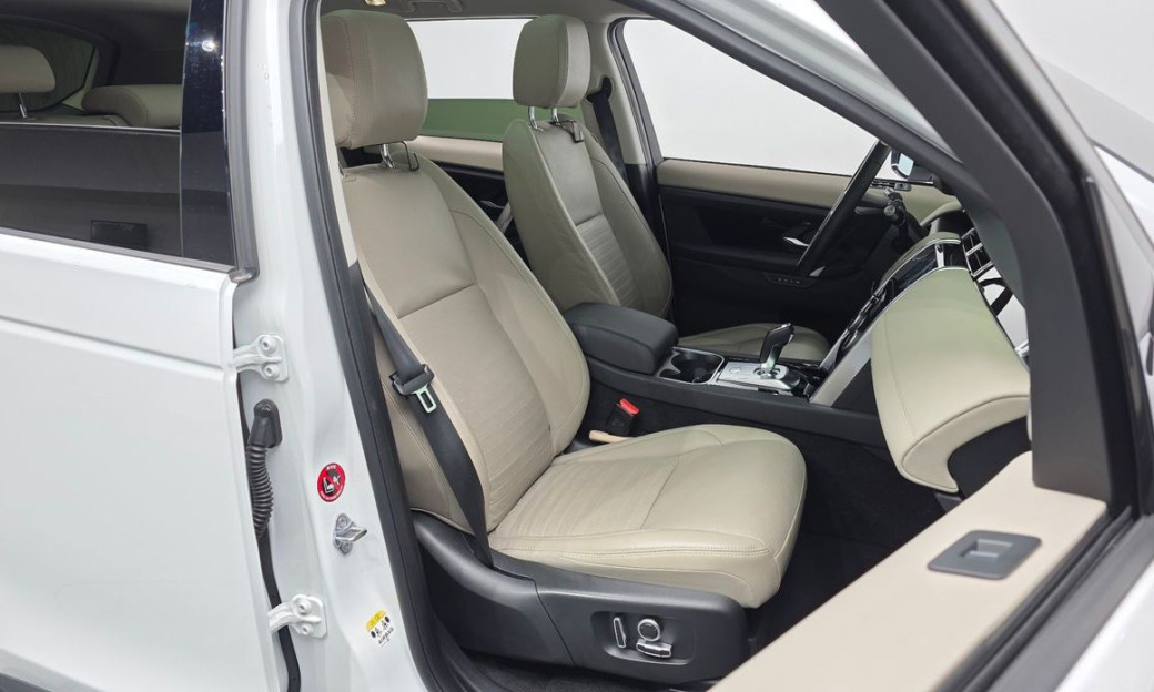 Land Rover Discovery Sport P250 SE, 2022