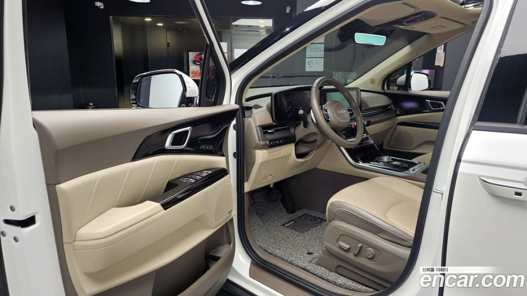 Kia Carnival 7-Seater Signature, 2023