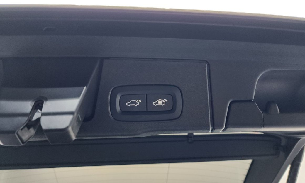 Volvo XC60 B5 Ultimate Bright, 2024